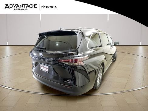 Certified 2024 Toyota Sienna XLE image 7