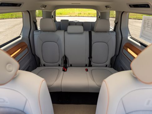 Used 2025 Volkswagen ID. Buzz 1st Edition w/ Cupholders Package RWD image 29