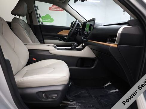 Used 2024 Toyota Grand Highlander Platinum image 29