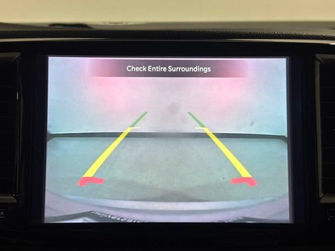 Used 2024 Chrysler Pacifica Limited FWD image 10