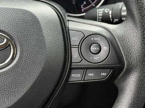 Used 2025 Toyota RAV4 XLE FWD image 15