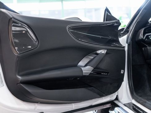 Used 2025 Ferrari SF90 Spider image 23