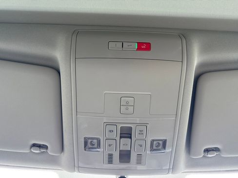 Used 2022 Volkswagen Atlas SE image 25