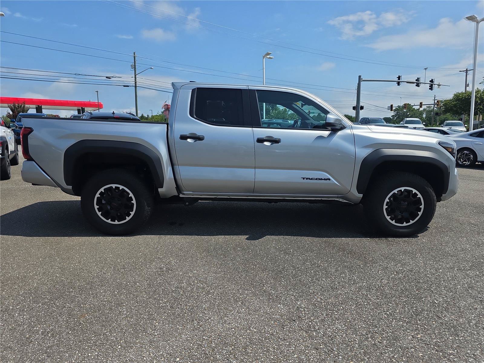 Used 2024 Toyota Tacoma TRD Off-Road AWD/4WD image 3