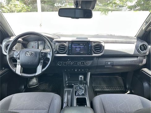 Used 2019 Toyota Tacoma TRD Sport w/ Technology Package AWD/4WD image 18