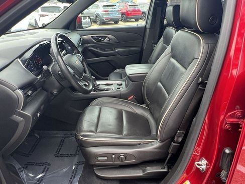 Used 2023 Chevrolet Traverse Premier image 18