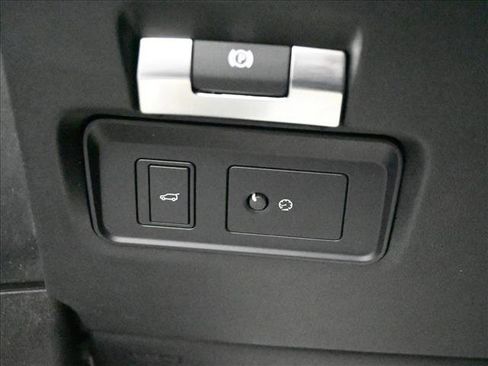 Used 2023 Land Rover Range Rover Evoque R-Dynamic SE image 10