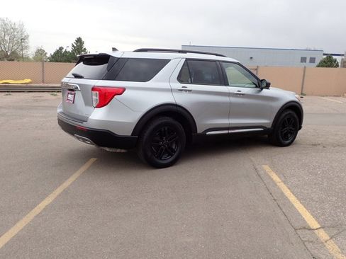 Used 2022 Ford Explorer XLT w/ Equipment Group 202A image 4