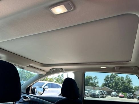 Used 2017 Nissan Murano SV w/ Premium Plus Package FWD image 13