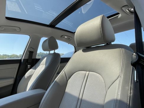 Used 2019 Hyundai Sonata Limited w/ Ultimate Package 04 FWD image 11