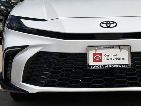 Used 2026 Toyota Camry Hybrid w/ Convenience Package FWD image 8