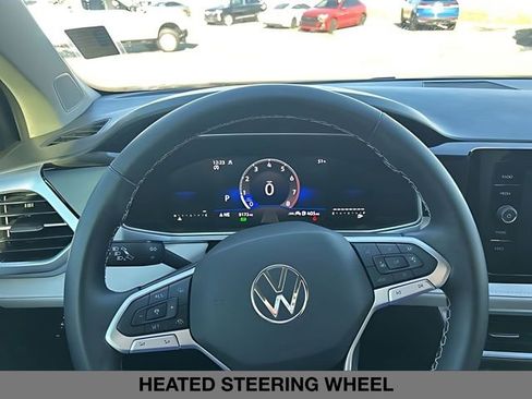 Used 2025 Volkswagen Taos SE AWD/4WD image 20