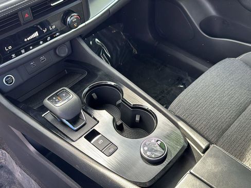 Used 2023 Nissan Rogue SV image 18