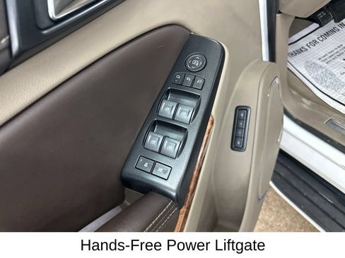 Used 2020 Chevrolet Suburban Premier AWD/4WD image 36