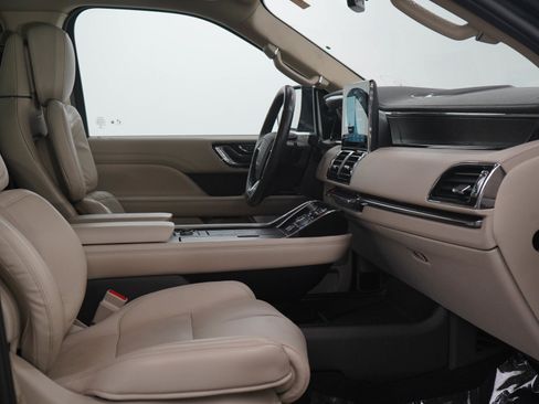 Used 2021 Lincoln Navigator L Reserve w/ Luxury Package AWD/4WD image 12