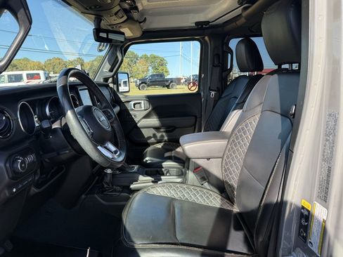 Used 2022 Jeep Wrangler Unlimited Sahara image 16