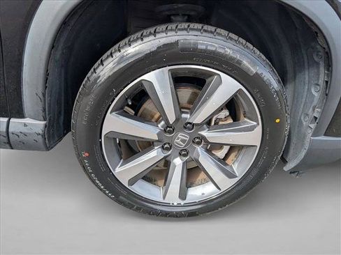 Certified 2023 Honda Pilot Touring image 24