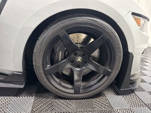 Used 2017 Ford Mustang Shelby GT350 image 5