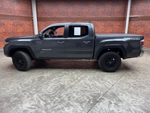 Used 2021 Toyota Tacoma TRD Off-Road image 2
