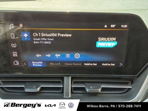 Used 2024 Chevrolet Trax LT w/ LT Convenience Package FWD image 16