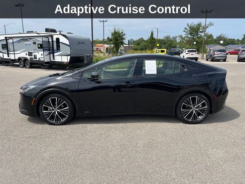 Used 2023 Toyota Prius XLE AWD/4WD image 2
