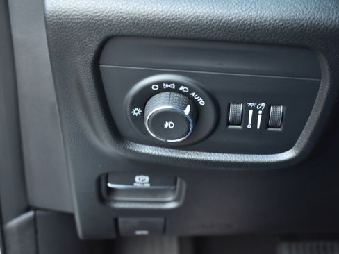 Used 2025 Jeep Grand Cherokee Summit image 16