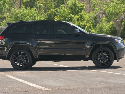 Used 2022 Jeep Grand Cherokee Laredo X image 7