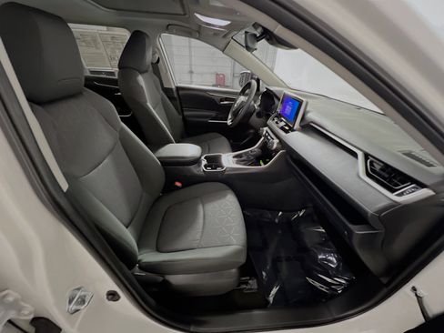 Used 2025 Toyota RAV4 XLE w/ Convenience Package FWD image 31