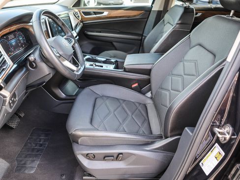 Used 2024 Volkswagen Atlas SE FWD image 11