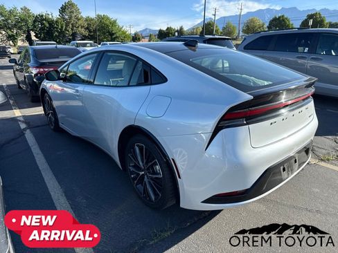 Used 2024 Toyota Prius XLE AWD/4WD image 3
