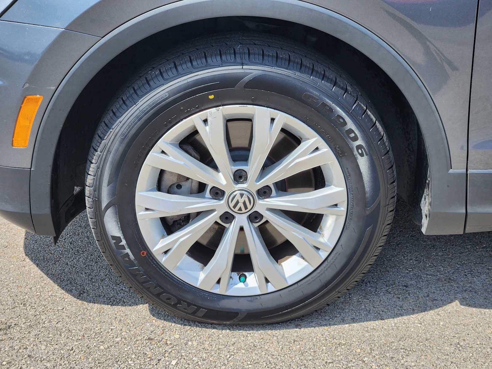 Used 2019 Volkswagen Tiguan SE w/ Panoramic Sunroof Package FWD image 9
