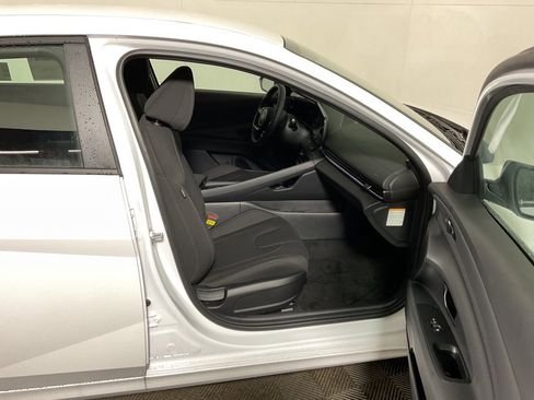 New 2025 Hyundai Elantra SEL image 32