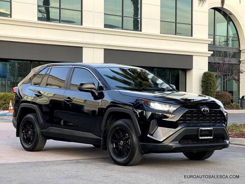 Used 2022 Toyota RAV4 LE image 8