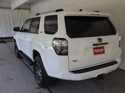 Used 2023 Toyota 4Runner SR5 Premium w/ Moonroof Package AWD/4WD image 28