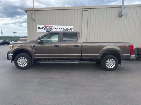 Used 2017 Ford F250 XL w/ STX Appearance Package AWD/4WD image 5