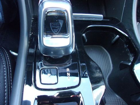 Used 2024 Volvo XC40 B5 Plus image 21