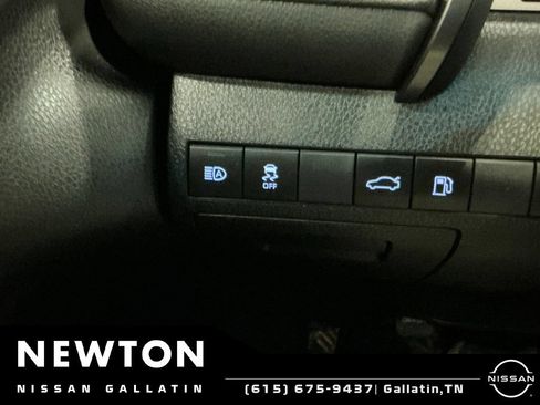 Used 2018 Toyota Camry SE w/ Audio Package FWD image 18