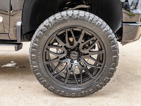 Used 2024 Chevrolet Silverado 1500 High Country w/ High Country Premium Package AWD/4WD image 12