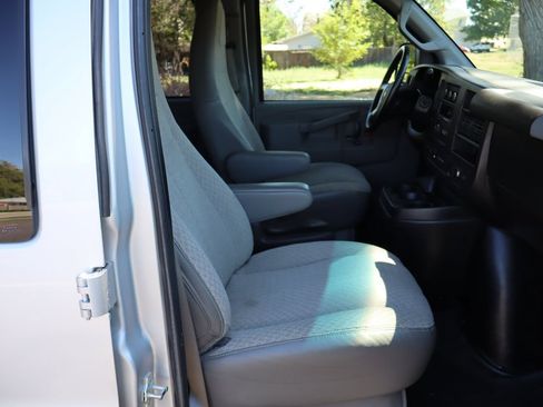 Used 2016 Chevrolet Express 3500 LT w/ LT Preferred Equipment Group RWD image 23