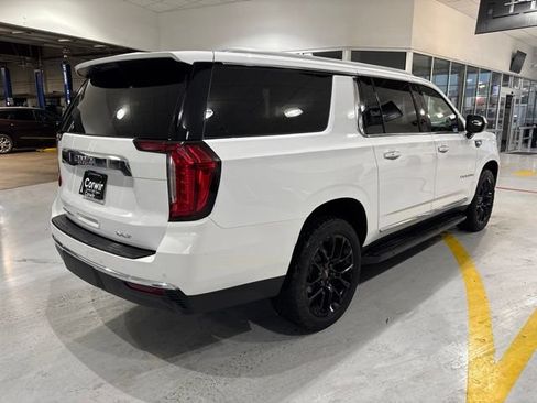 Used 2023 GMC Yukon XL SLT AWD/4WD image 6