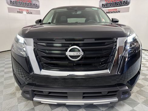 Used 2025 Nissan Pathfinder SL FWD image 9