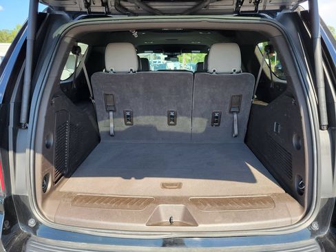 Used 2024 Chevrolet Suburban LT RWD image 12