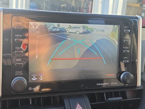 Used 2019 Toyota RAV4 XLE w/ Convenience Package FWD image 12