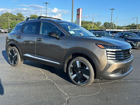 New 2026 Nissan Kicks SR w/ Cold Weather Package image 7