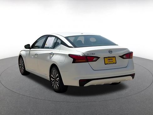 Used 2025 Nissan Altima 2.5 SV FWD image 11