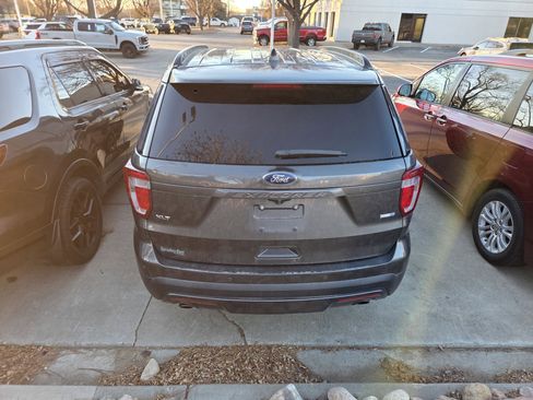 Used 2017 Ford Explorer XLT w/ Equipment Group 202A image 6