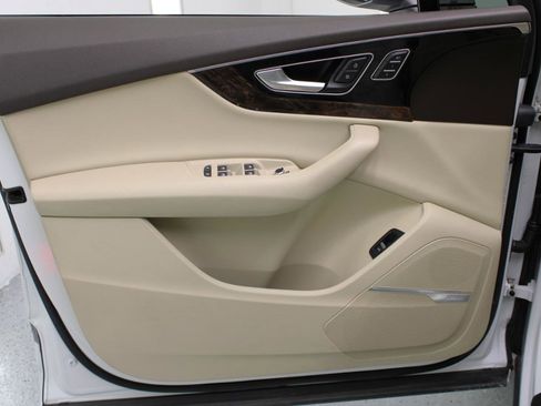 Used 2017 Audi Q7 3.0T Prestige w/ Prestige Package image 36