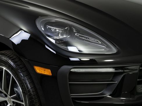 New 2026 Porsche Macan image 38