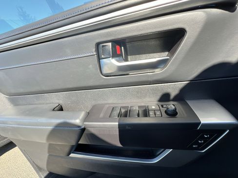 Used 2023 Toyota Sequoia Platinum AWD/4WD image 23