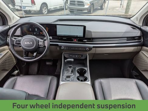 Used 2025 Kia Carnival FWD image 26